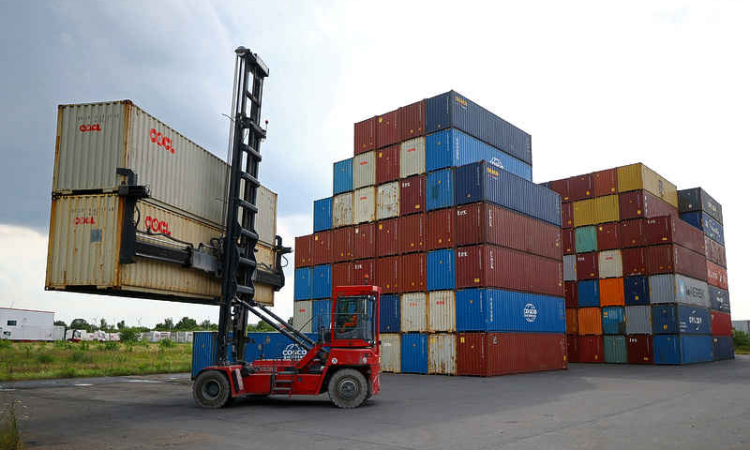 EU threatens countermeasures over US tariffs